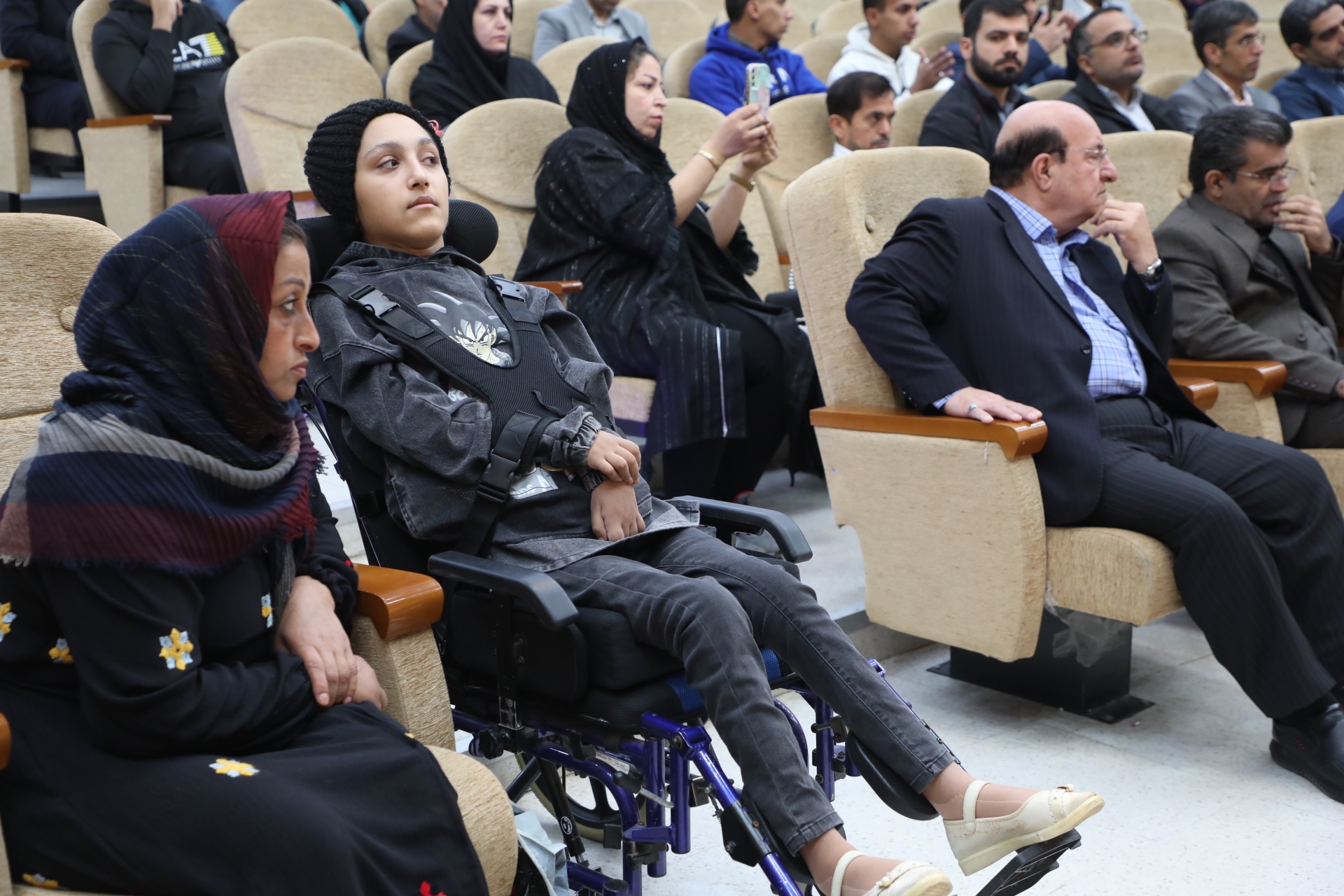 استاندار خوزستان: تغییر نگاه جامعه به معلولان کلید شکوفایی توانمندیهای آنان است استاندار خوزستان: تغییر نگاه جامعه به معلولان کلید شکوفایی توانمندیهای آنان است