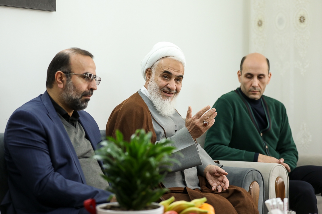 امام جمعه قزوین هدیه رهبر معظم انقلاب را به مدال‌آوران المپیکی و پارالمپیکی قزوین اهدا کرد