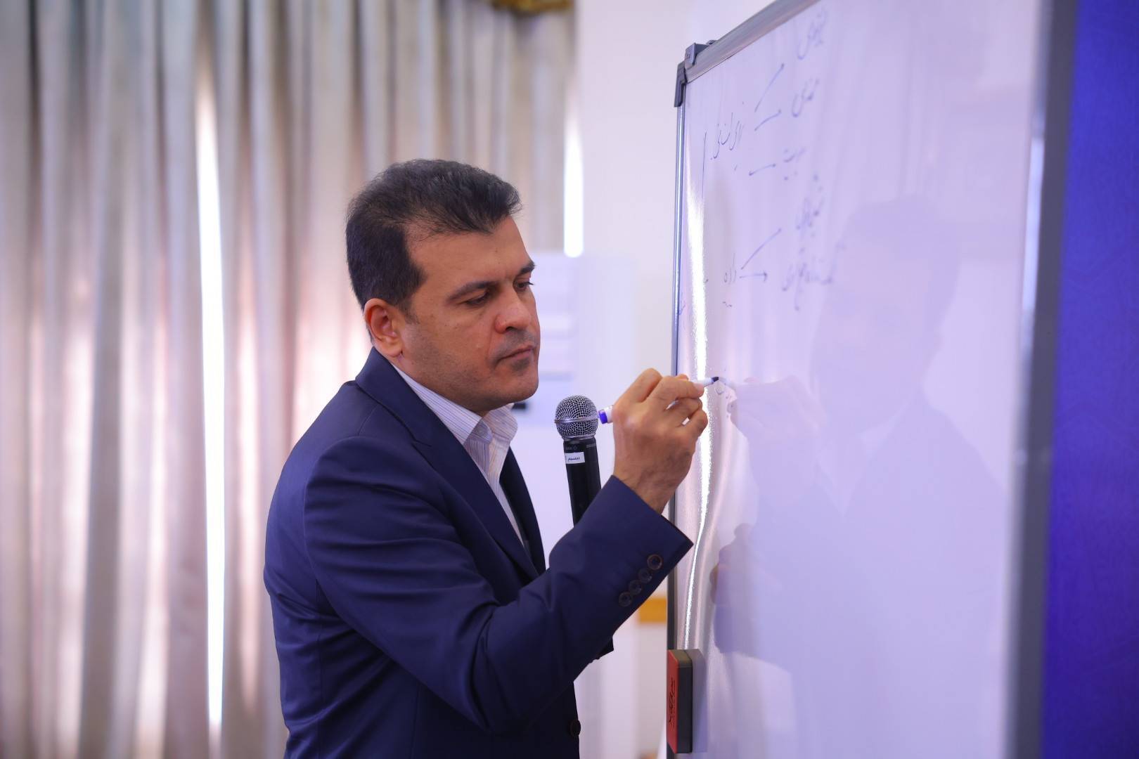 سیر تا پیاز نشست خبری ۱۰۰ روزه معاون علمی/ از طراحی دستیار هوشمند رئیس جمهور تا دریافت حقوق ماهانه برای دانشجویان دکترا و پیگیری مسکن نخبگانی