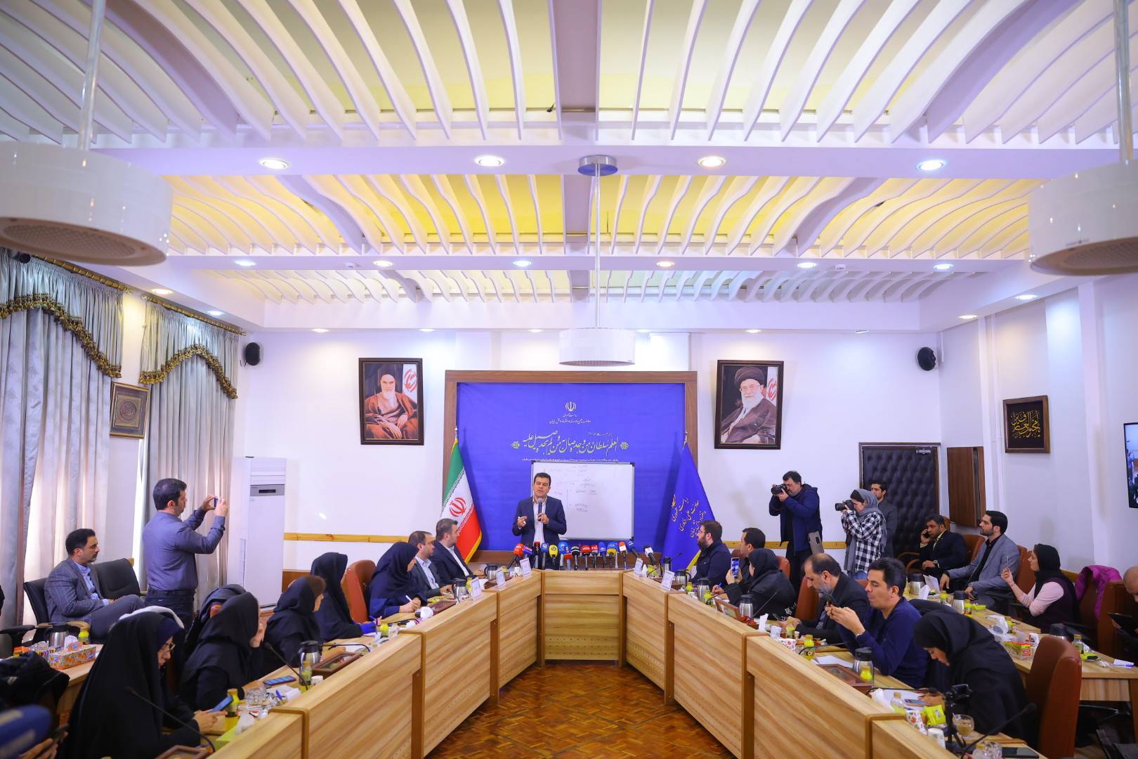 سیر تا پیاز نشست خبری ۱۰۰ روزه معاون علمی/ از طراحی دستیار هوشمند رئیس جمهور تا دریافت حقوق ماهانه برای دانشجویان دکترا و پیگیری مسکن نخبگانی