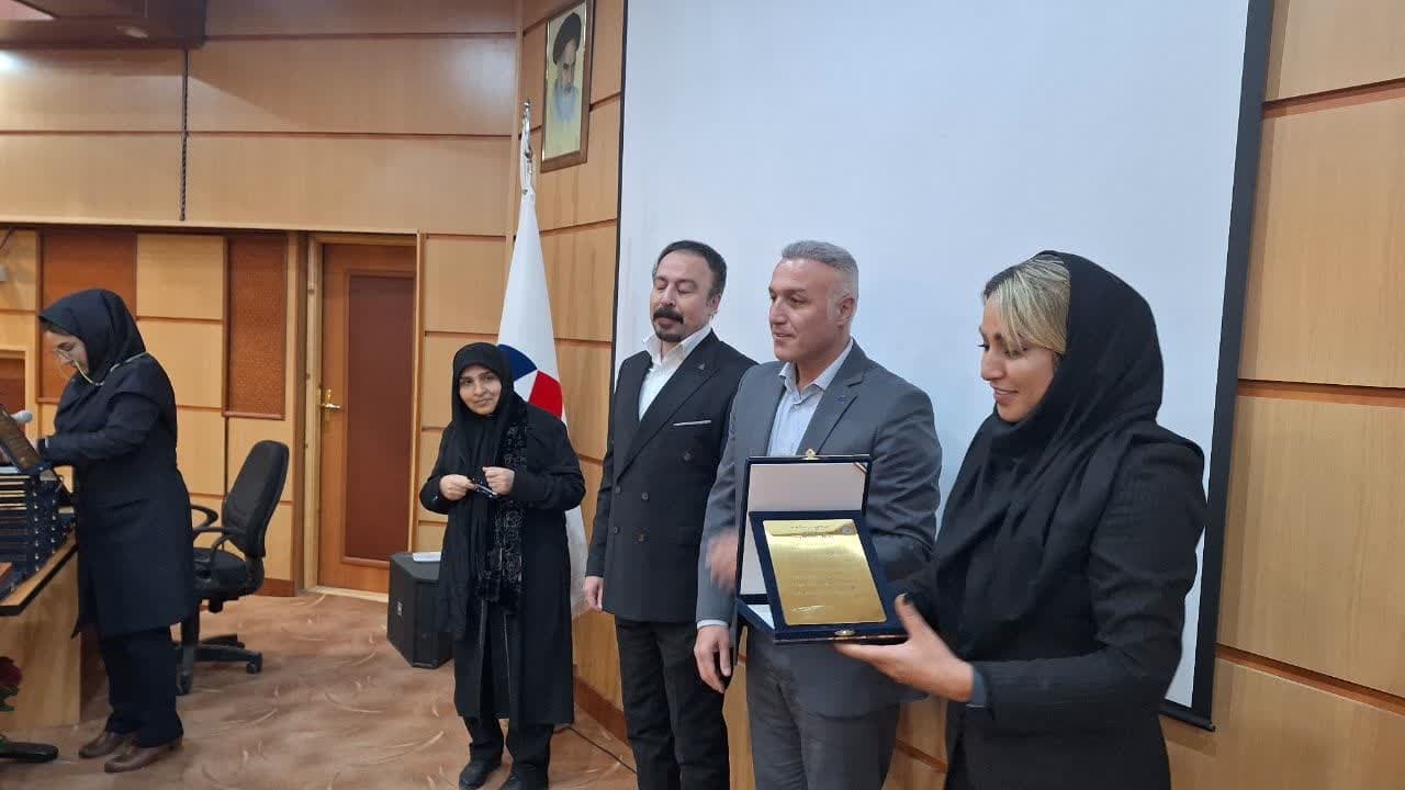 100 هزار بیمه شده از خدمات متنوع بیمه دانا در استان قزوین بهره مند شده اند 100 هزار بیمه شده از خدمات متنوع بیمه دانا در استان قزوین بهره مند شده اند