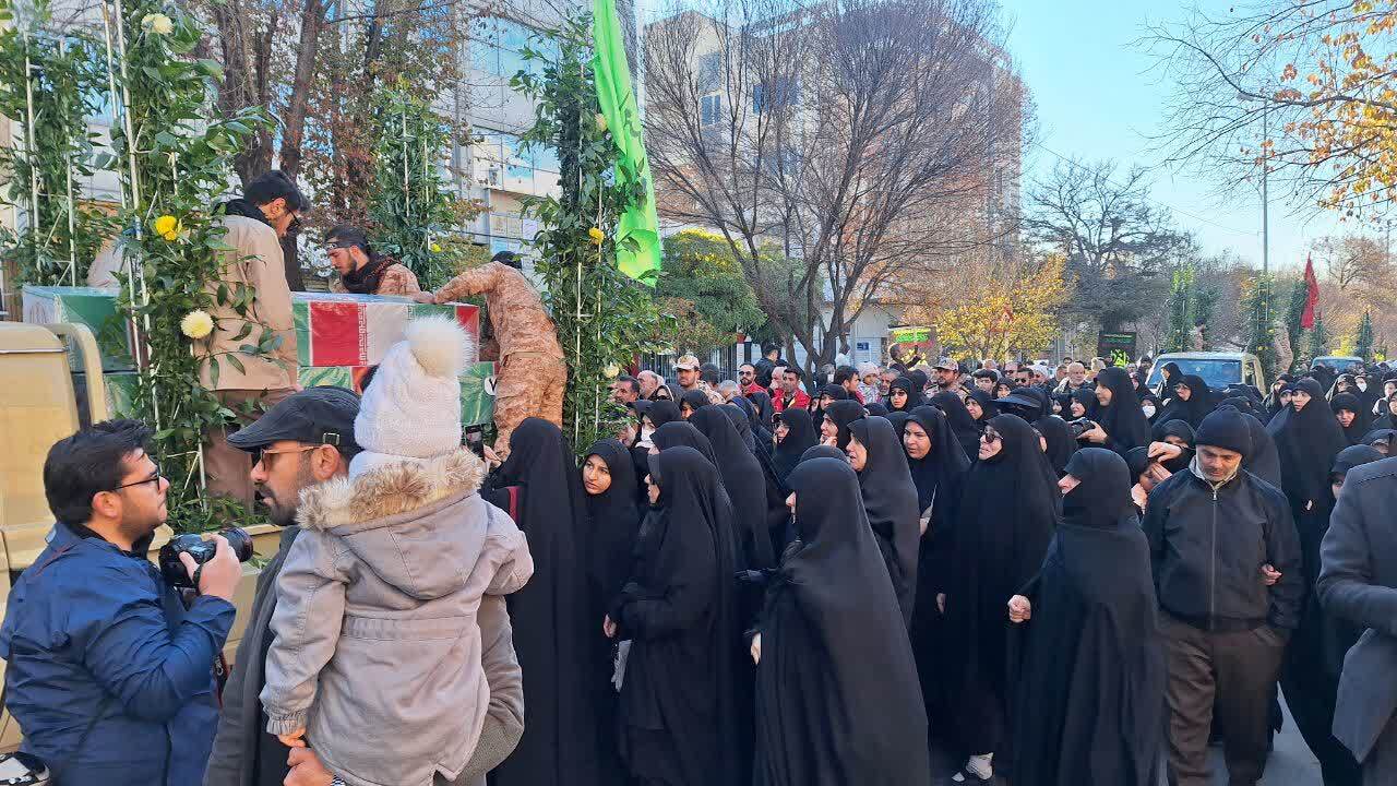 مردم قزوین شهدای گمنام را تشییع کردند مردم قزوین شهدای گمنام را تشییع کردند