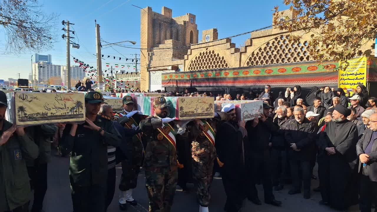 نسل جوان همراه با شهدا و ارزشهای دفاع مقدس است نسل جوان همراه با شهدا و ارزشهای دفاع مقدس است