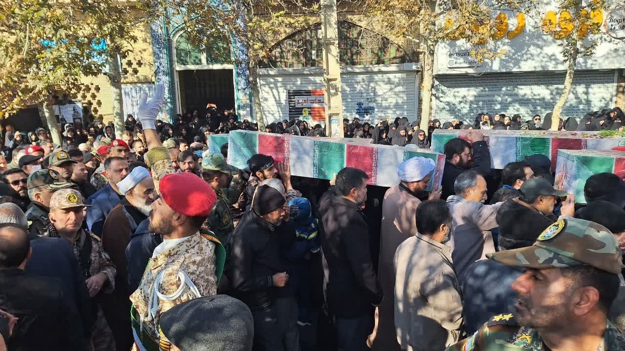 نسل جوان همراه با شهدا و ارزشهای دفاع مقدس است نسل جوان همراه با شهدا و ارزشهای دفاع مقدس است