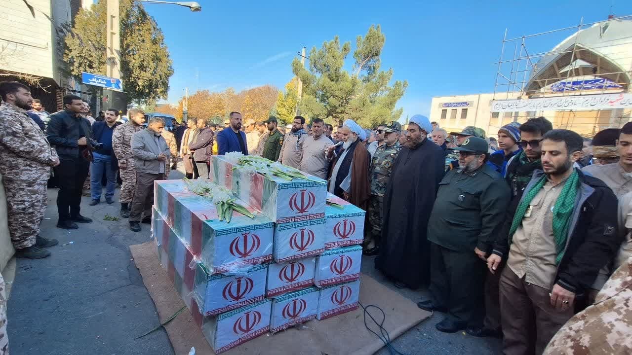 نسل جوان همراه با شهدا و ارزشهای دفاع مقدس است نسل جوان همراه با شهدا و ارزشهای دفاع مقدس است