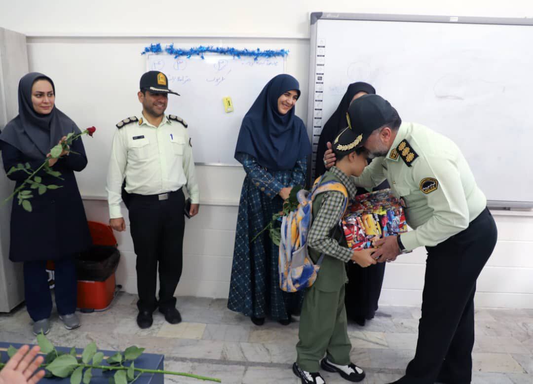 تاکید فراجا البرز بر تکریم خانواده شهداء تاکید فراجا البرز بر تکریم خانواده شهداء