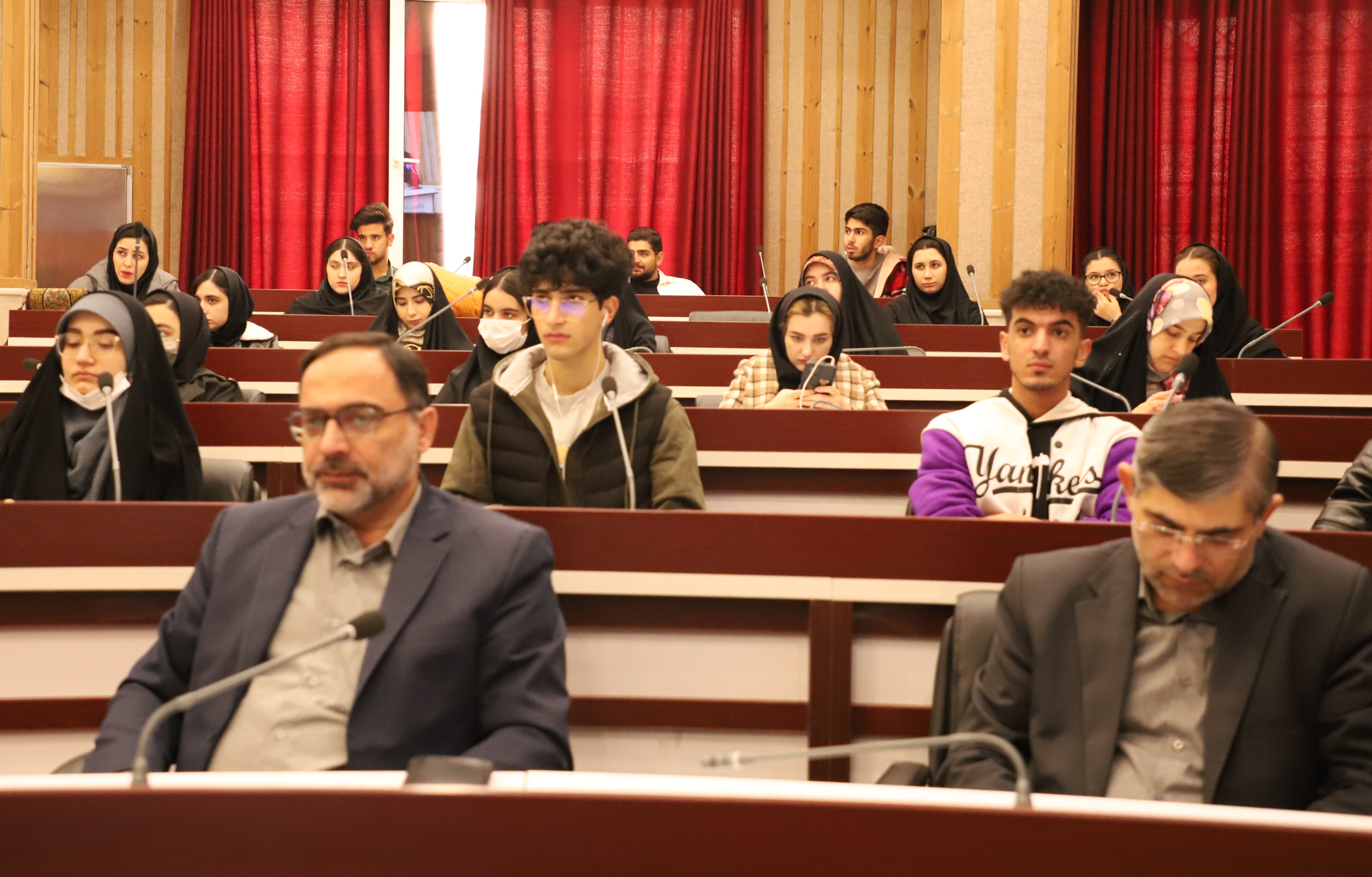 دانشگاه بین المللی امام خمینی (ره) جزو دانشگاه های کم نظیر کشور است دانشگاه بین المللی امام خمینی (ره) جزو دانشگاه های کم نظیر کشور است