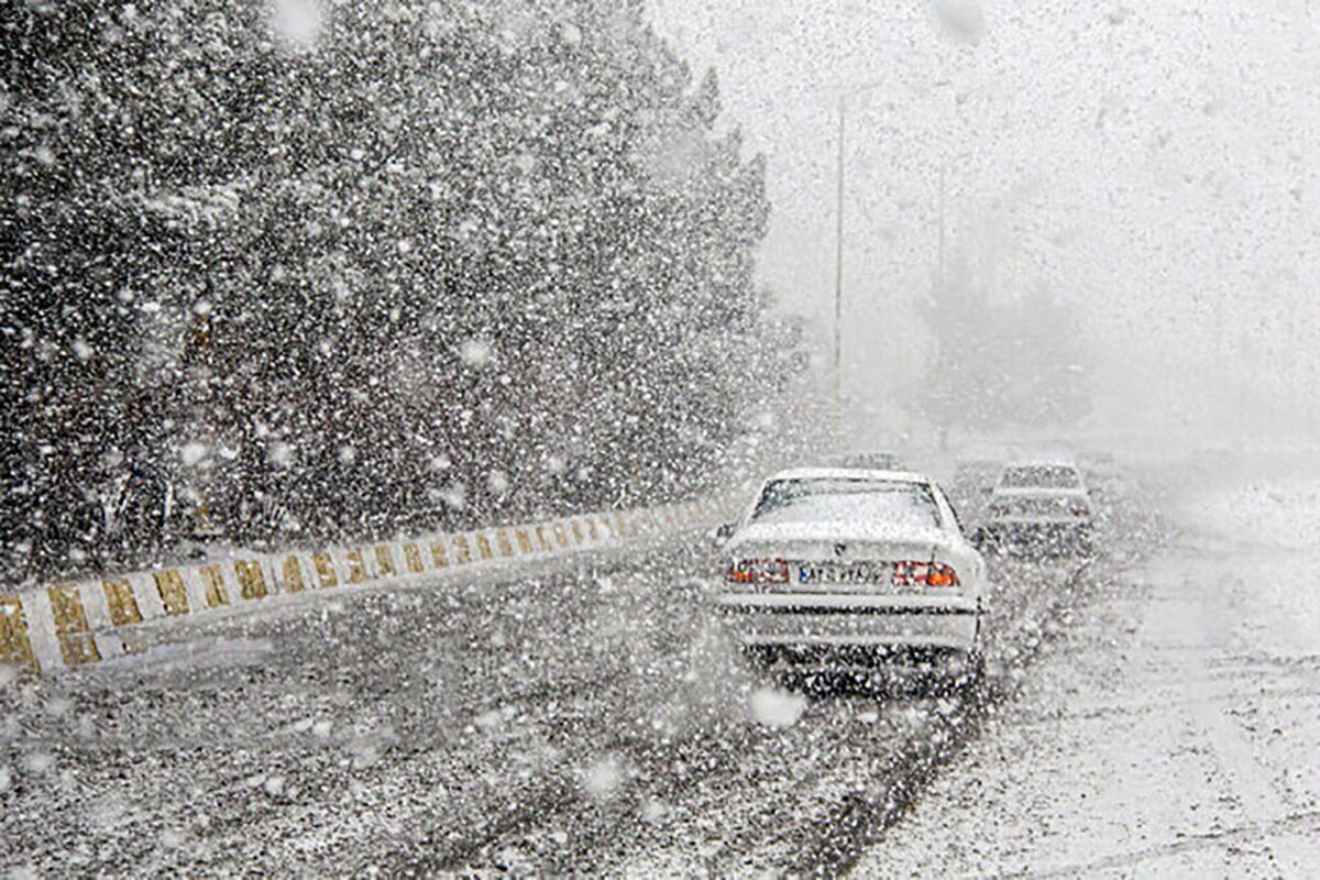 آماده‌باش نیرو‌های خدمات شهری به دنبال شروع بارش برف در تهران