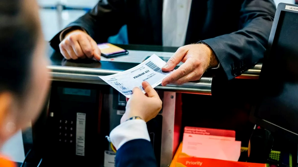 راهنمای کامل خرید بلیط هواپیما به صورت اینترنتی