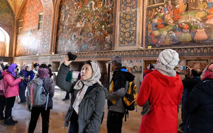 با اجرای طرح های گردشگری بدنبال جذب گردشگران داخلی و خارجی هستیم