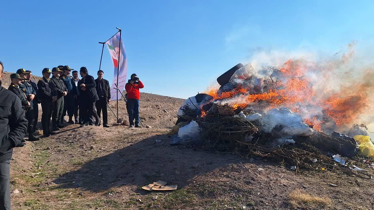یک و نیم تن انواع مواد مخدر در قزوین امحا شد یک و نیم تن انواع مواد مخدر در قزوین امحا شد