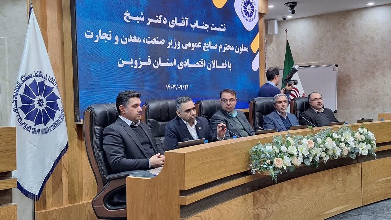 رفع موانع تولید با مشارکت مردم و دستگاهها در اولویت وزارت صمت است