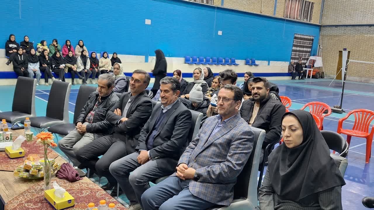 ورزشکاران دختر رشته بدمینتون تجلیل شدند ورزشکاران دختر رشته بدمینتون تجلیل شدند