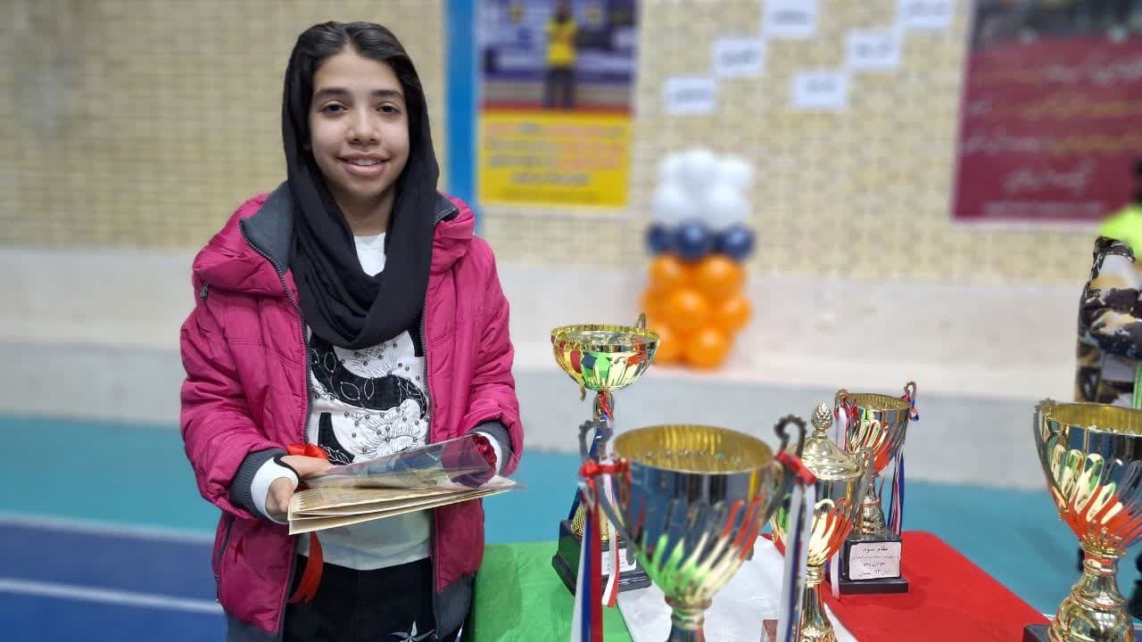 ورزشکاران دختر رشته بدمینتون تجلیل شدند ورزشکاران دختر رشته بدمینتون تجلیل شدند