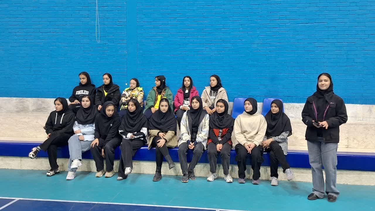 از ورزشکاران نوجوان رشته بدمینتون حمایت می کنیم