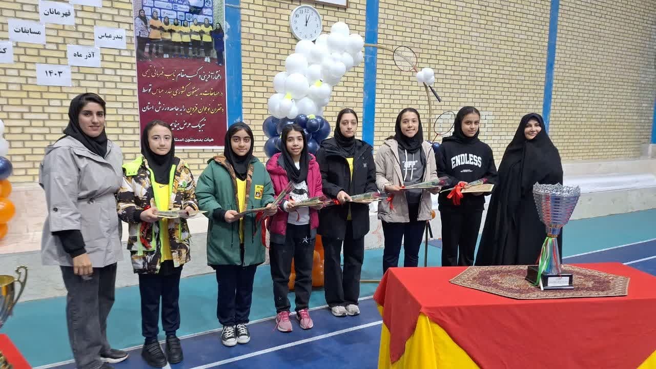 از ورزشکاران نوجوان رشته بدمینتون حمایت می کنیم