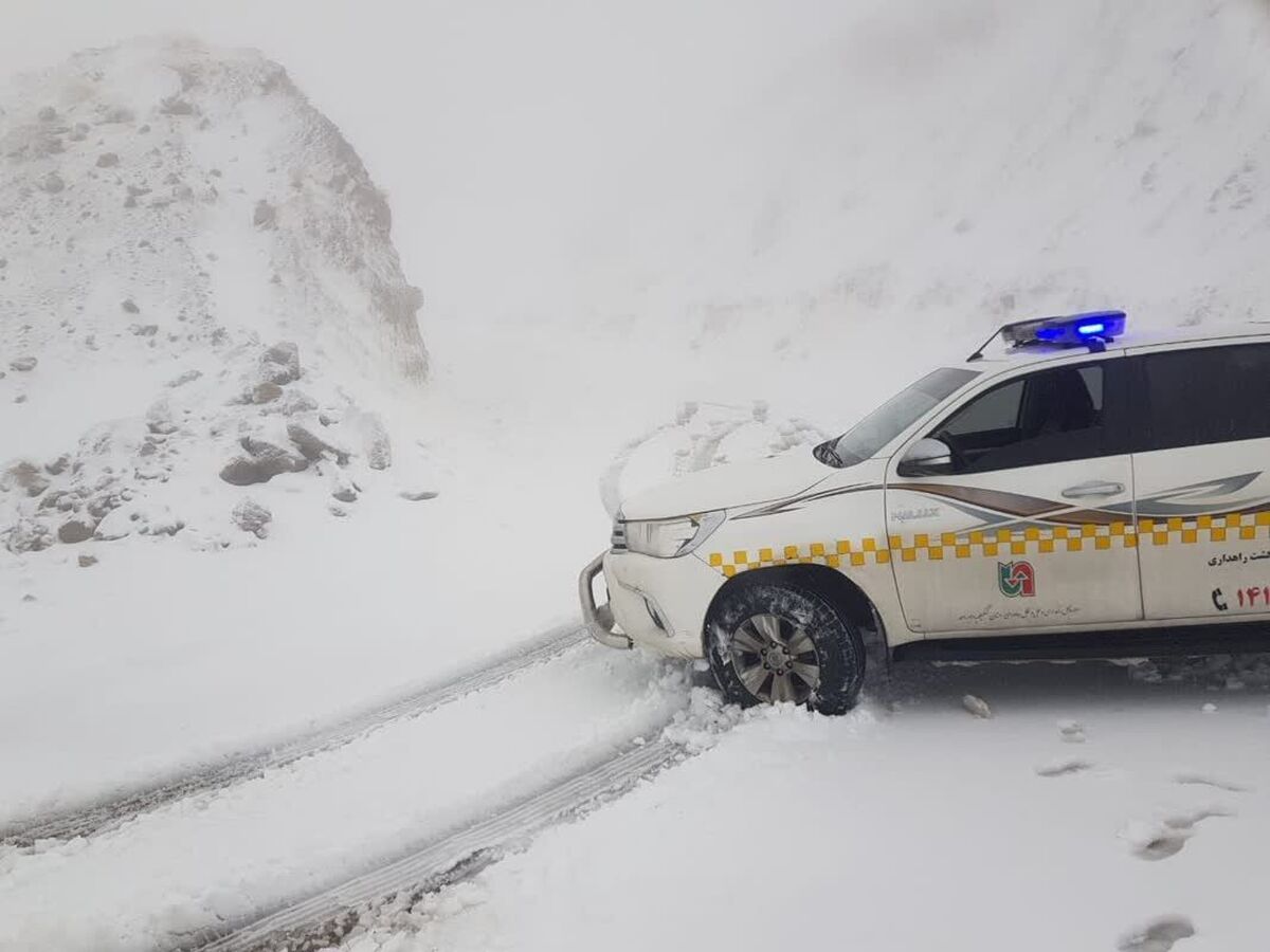 بارش برف و باران در جاده‌های ۲۲ استان