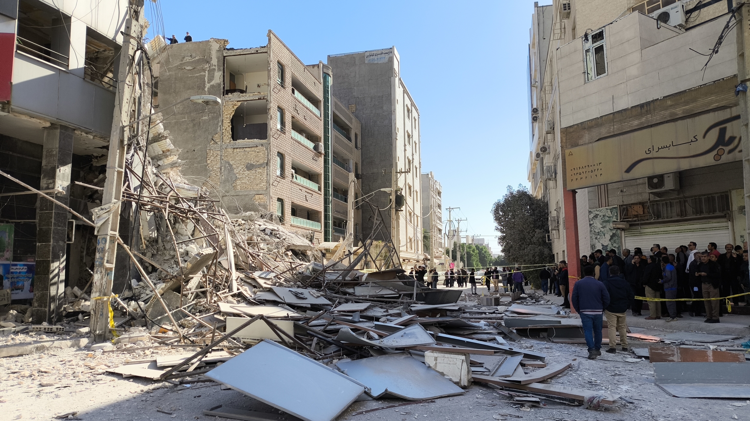  استاندار خوزستان: خوشبختانه در سانحه ریزش ساختمان 6 طبقه مسکونی تلفات جانی نداشتیم