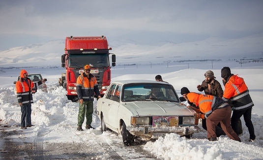 شهروندان در زمستان پس از کسب اطلاع از وضعیت جاده ها سفر کنند