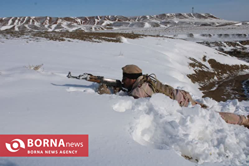 ایستاده در سرما...