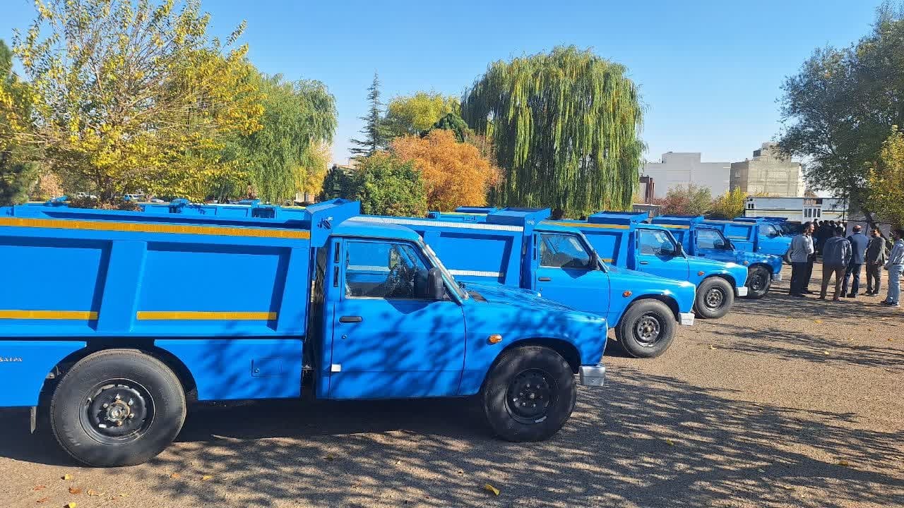 ۲۴ دستگاه نیسان کمپرسی زباله به دهیاری های استان قزوین تحویل داده شد ۲۴ دستگاه نیسان کمپرسی زباله به دهیاری های استان قزوین تحویل داده شد