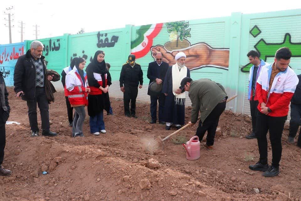 اجرای پویش «درخت کاری درسایه مادر» در شهرستان بوئین زهرا اجرای پویش «درخت کاری درسایه مادر» در شهرستان بوئین زهرا