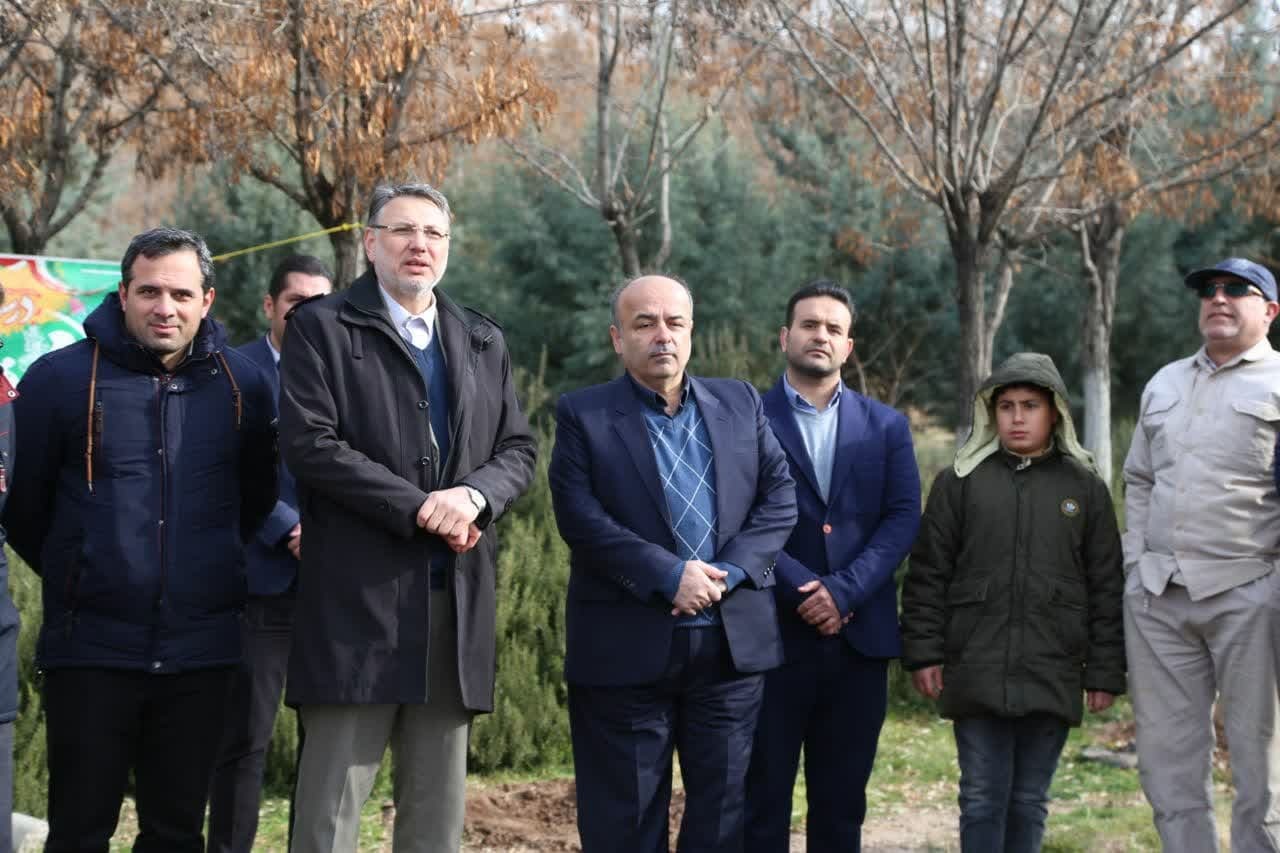 کاشت یک هزار و ۳۱۳ اصله نهال درهمایش«سایه مادر» در قزوین آغاز شد