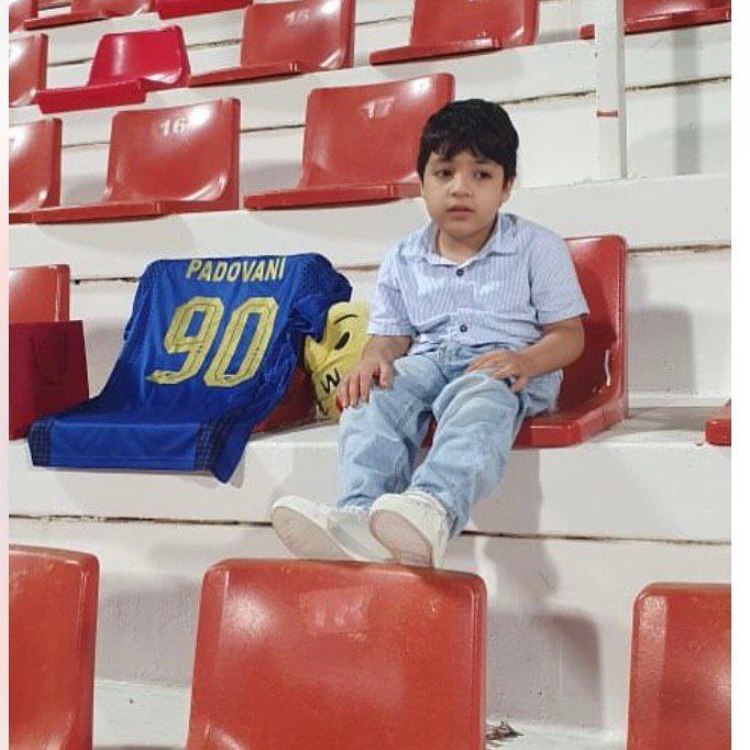 ابراز احساسات پادووانی پس از برگزاری بازی استقلال ابراز احساسات پادووانی پس از برگزاری بازی استقلال