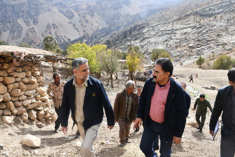 درخواست دانشآموزان این روستا کفش و لباس است درخواست دانشآموزان این روستا کفش و لباس است