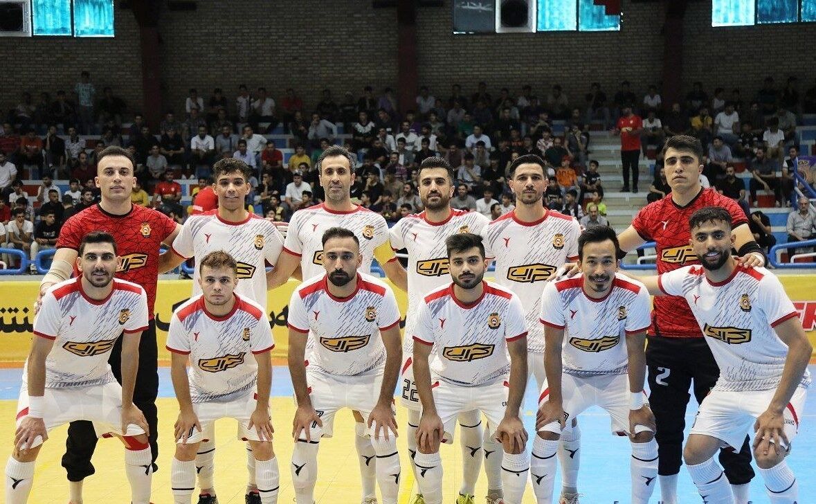 صف آرایی فوتسالیست‌های کراپ مقابل نماینده کرمان