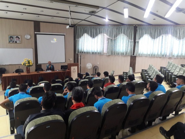 صف آرایی فوتسالیست‌های کراپ مقابل نماینده کرمان