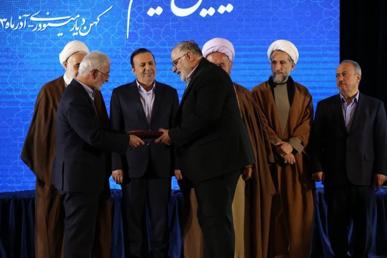 استاندار جدید قزوین به اقامه نماز اهمیت ویژه قائل باشد