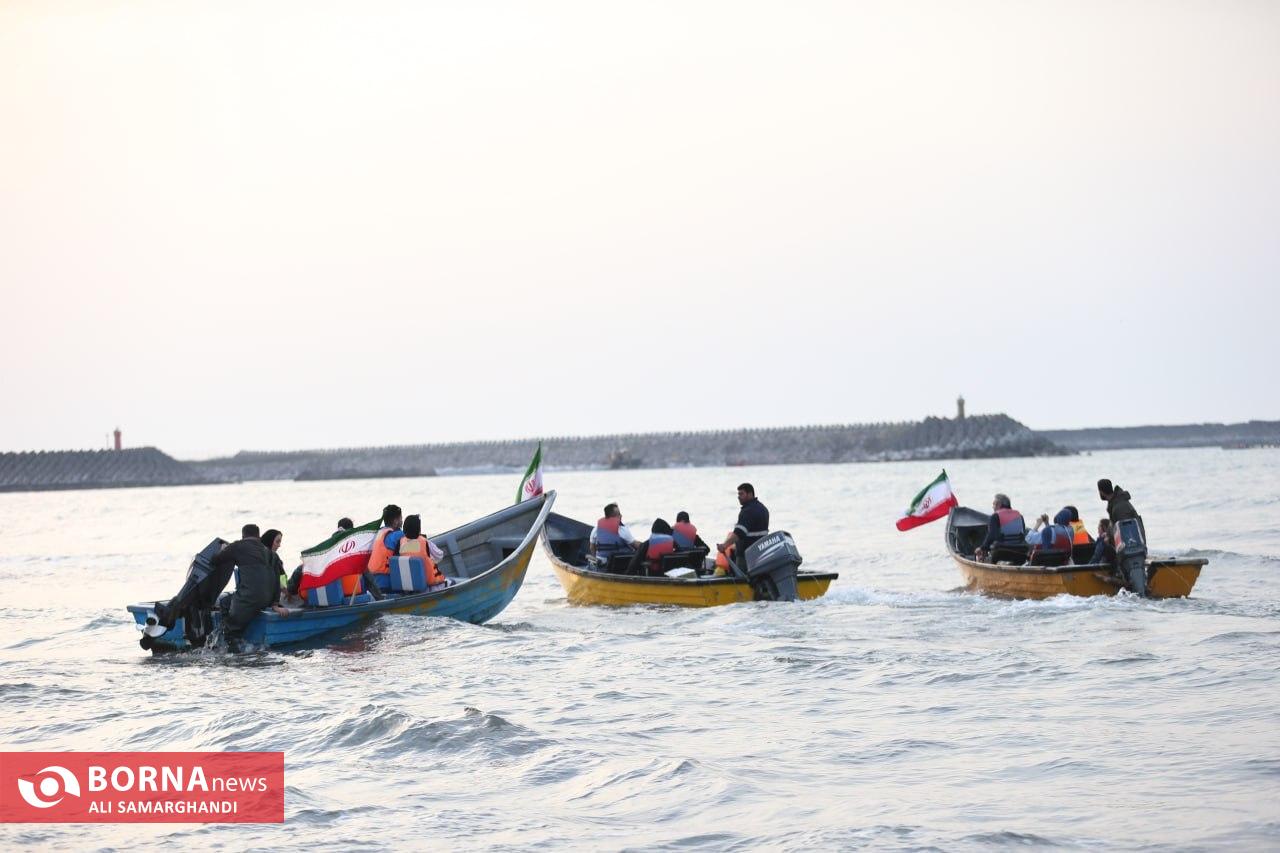 پرواز بادبادکها در آسمان منطقه آزاد انزلی