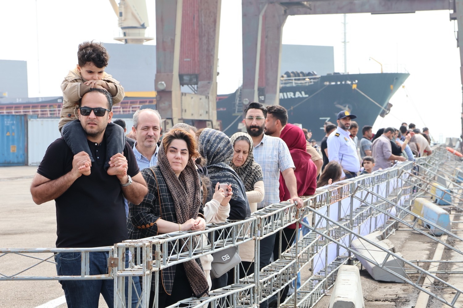 بهره مندی ۳۳ هزار گردشگر نوروزی از جاذبه‌های دریایی و بندری خوزستان / استقرار کشتی