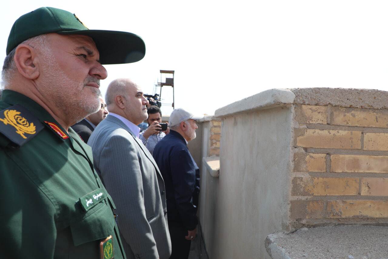  بازدید میدانی استاندار خوزستان از منطقه مرزی دچار حریق هورالعظیم