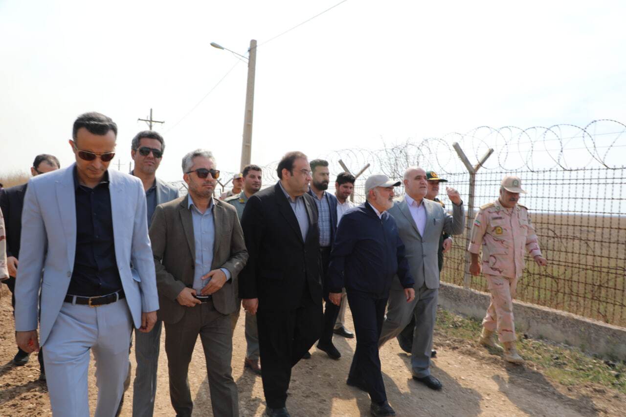  بازدید میدانی استاندار خوزستان از منطقه مرزی دچار حریق هورالعظیم