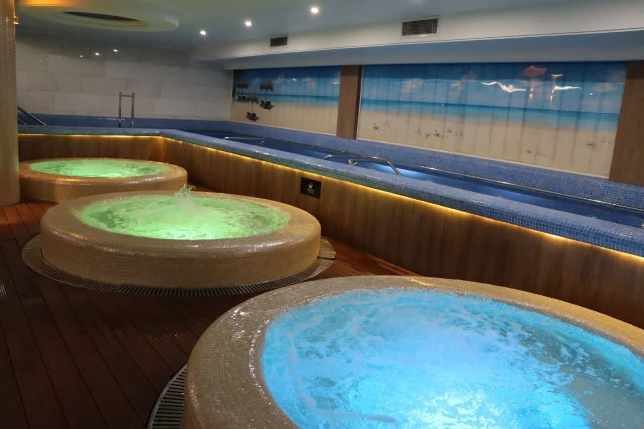 بازدید وزیر ورزش و جوانان از پروژه‌های ورزشی آمل؛ افتتاح استخر خصوصی و بازدید از مجموعه کاله