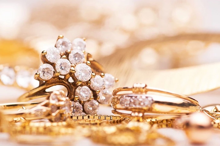 طلای 18 عیار انتخاب اقتصادی یا تنها مد روز؟ بررسی واقعیت‌ها