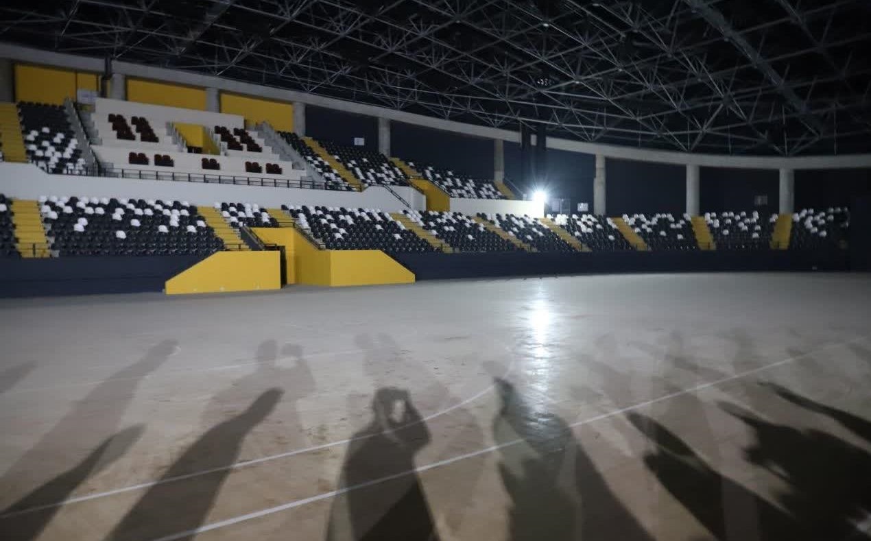 بازدید وزیر ورزش از سالن شهید سلیمانی ماهفروجک ساری / واگذاری اختیارات تکمیل پروژه به استاندار مازندران