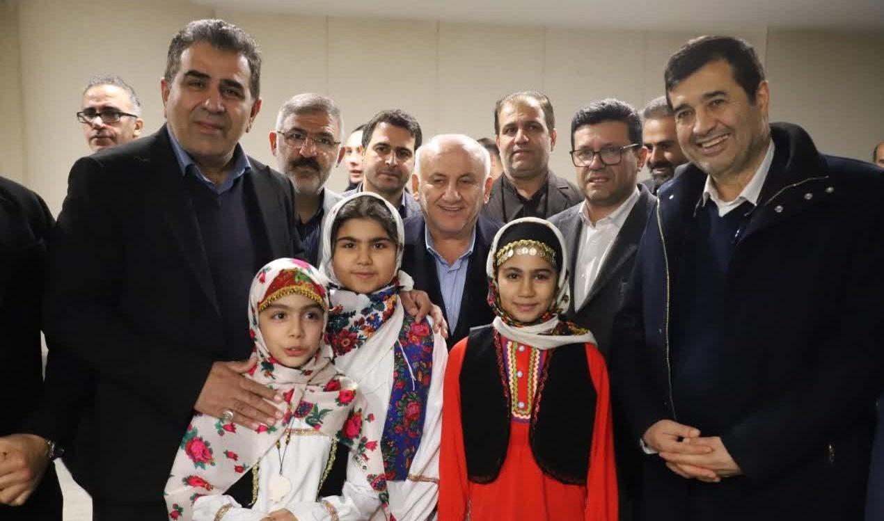 بازدید وزیر ورزش از سالن شهید سلیمانی ماهفروجک ساری / واگذاری اختیارات تکمیل پروژه به استاندار مازندران