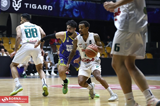 دیدار تیم‌های بسکتبال طبیعت - پترو نوین