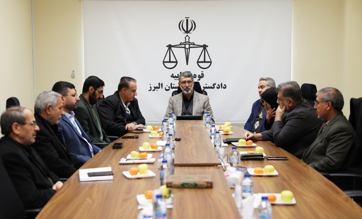 اهدای احکام اعضای جدید هیات منصفه دادگاه مطبوعات استان البرز/ آیین تحلیف برگزار شد