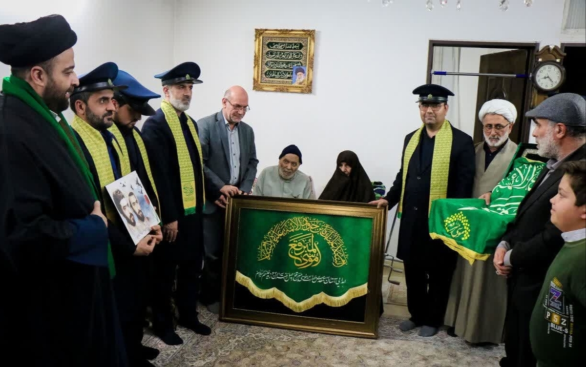 تکریم اهالی رسانه خبر قم از پدر و مادر شهیدان محرابیان