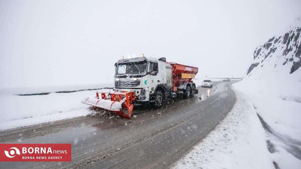 باز بودن تمامی محور‌های مواصلاتی کرمانشاه / اجرای ۲۴۶۰ کیلومتر‌باند عملیات برف‌روبی در ۲۴ ساعت گذشته