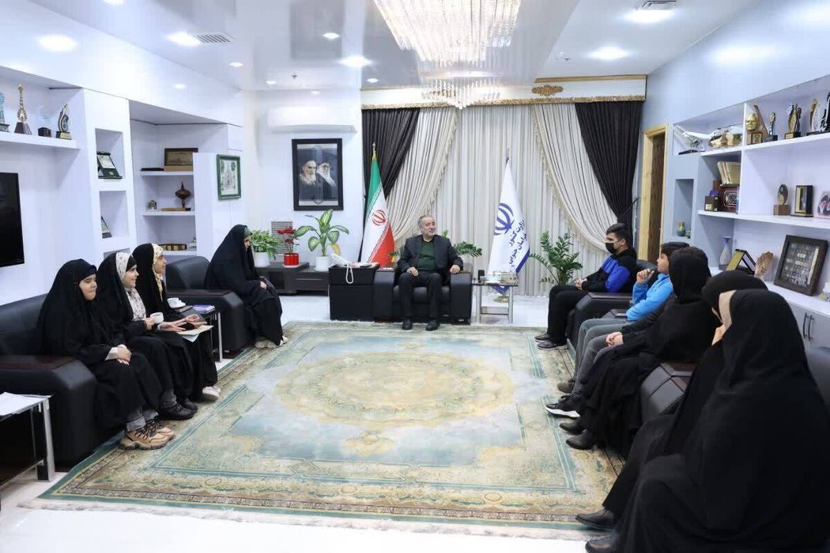 فرهنگ ایثار و شهادت در همه عرصه‌ها باید برجسته شود