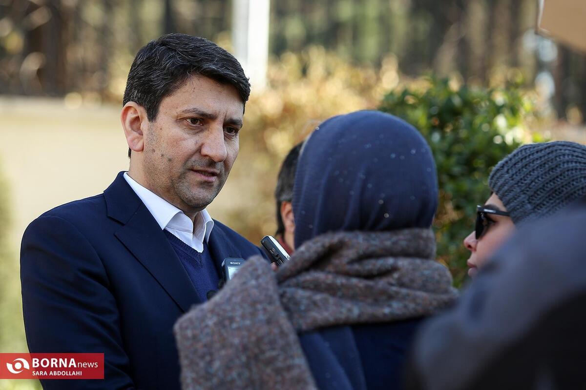 تصمیمهای غیرمتعارف در رجیستری به ضرر بازار رسمی موبایل است