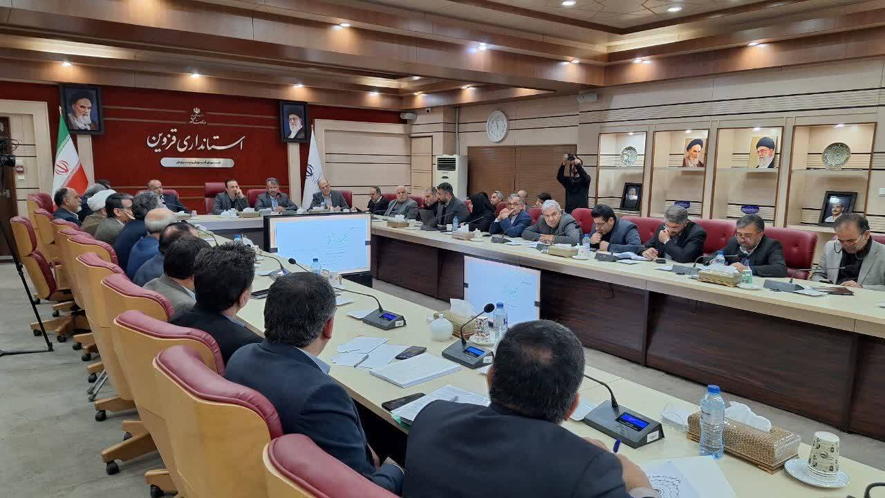 آموزش خانواده ها و معلمان برای پیشگیری از آسیب های اجتماعی در اولویت باشد