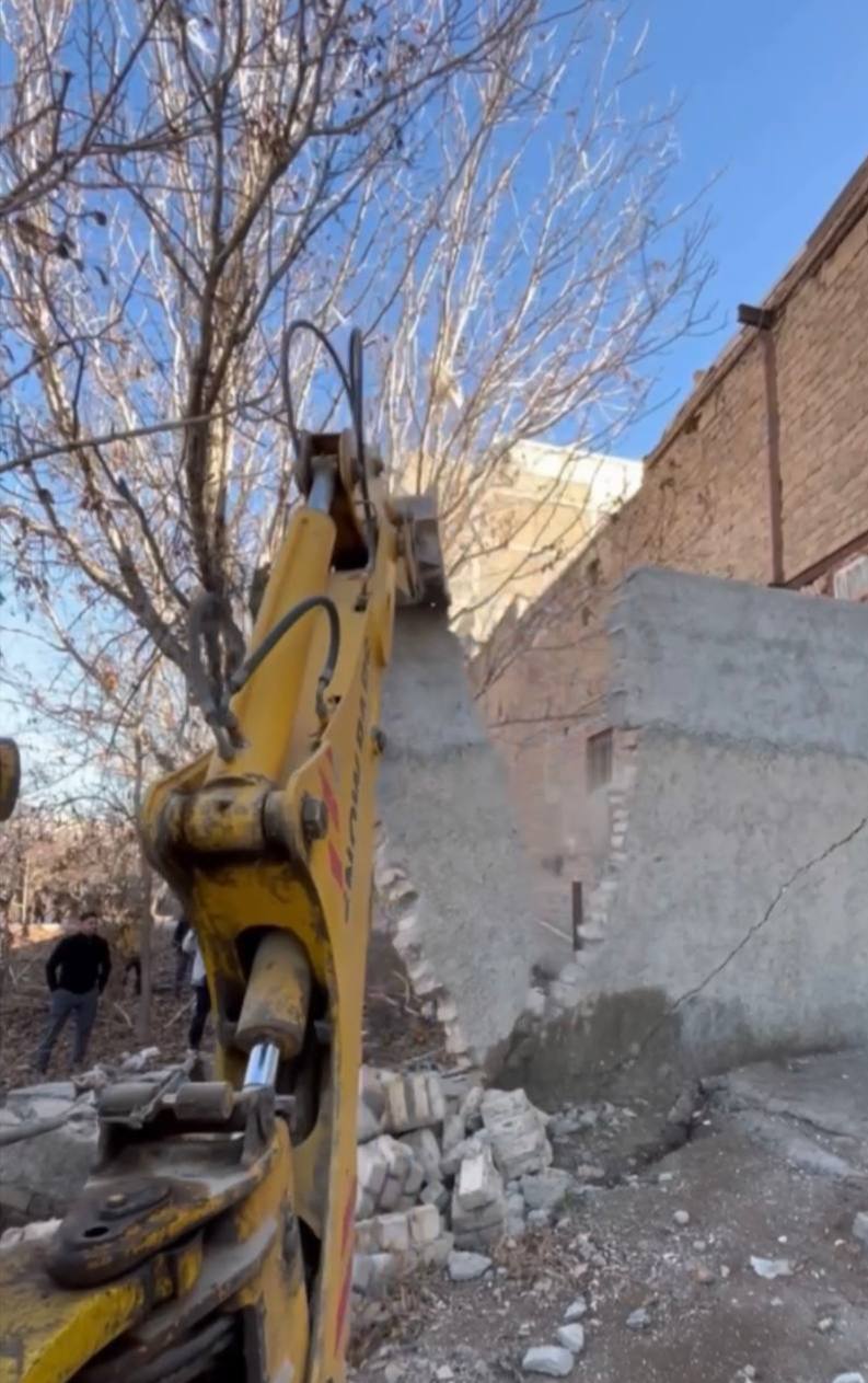 بازگشایی معبر انتهایی خیابان یادگار امام در صباشهر؛ گامی مؤثر در توسعه شبکه های  مواصلاتی