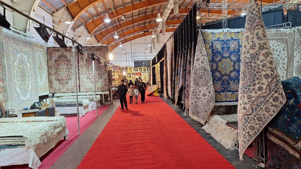 فرش ایرانی باید دوباره به کالای شاخص صادراتی تبدیل شود / کاهش صادرات از ۲ میلیارد دلار به ۳۰۰ میلیون دلار فرش ایرانی باید دوباره به کالای شاخص صادراتی تبدیل شود / کاهش صادرات از ۲ میلیارد دلار به ۳۰۰ میلیون دلار