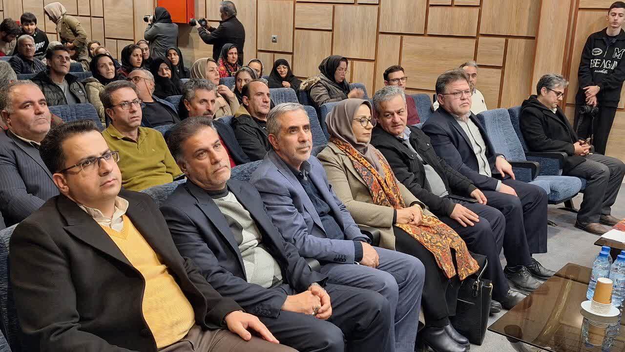 فرش ایرانی باید دوباره به کالای شاخص صادراتی تبدیل شود / کاهش صادرات از ۲ میلیارد دلار به ۳۰۰ میلیون دلار فرش ایرانی باید دوباره به کالای شاخص صادراتی تبدیل شود / کاهش صادرات از ۲ میلیارد دلار به ۳۰۰ میلیون دلار